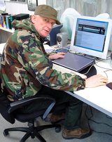 Beeldvergroting: De hoofdredacteur, tevens oorlogscorrespondent, in zijn War Room