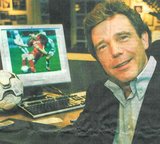 Beeldvergroting: John de Mol op de voorpagina van De Telegraaf:?...ha ha ha...?