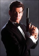 Beeldvergroting: Pierce Brosnan:
                                \'...te oud...\'