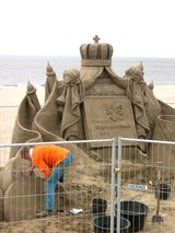 Beeldvergroting: Voorbereidingen op
                                het Scheveningse strand