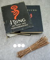 Beeldvergroting: ?...sinds 1969 staat de I Tjing - het Boek der Veranderingen - ongebruikt op de plank...?