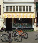 Beeldvergroting: Een nieuwe zelfstandige, bijzondere boekwinkel in Amsterdam.