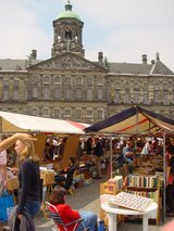 Beeldvergroting: Amsterdam, hedenmiddag; boeken voor het Paleis.\n